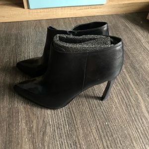 ANKLE BOOTS
